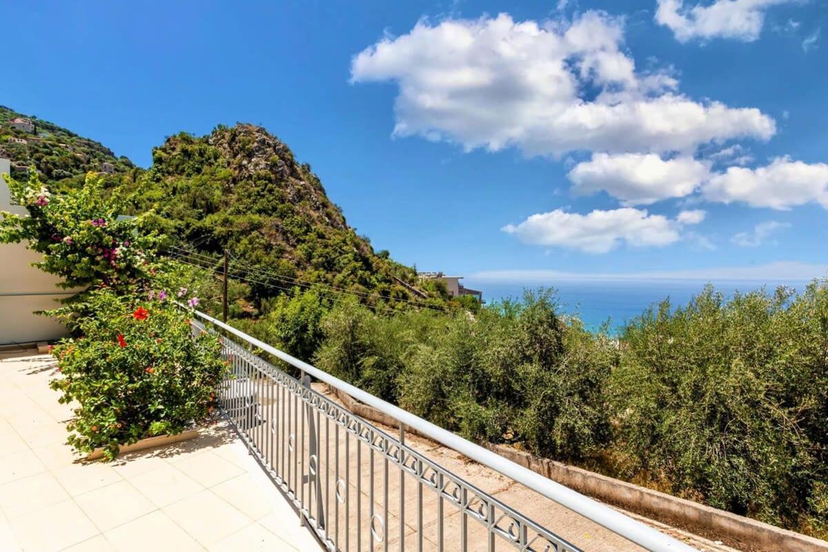 Aigli Fully Equipped Getaway - Seaview Lux Retreat Villa กาลามาตา ภายนอก รูปภาพ